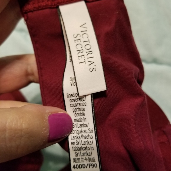 Red VS Bra - Picture 2 of 2